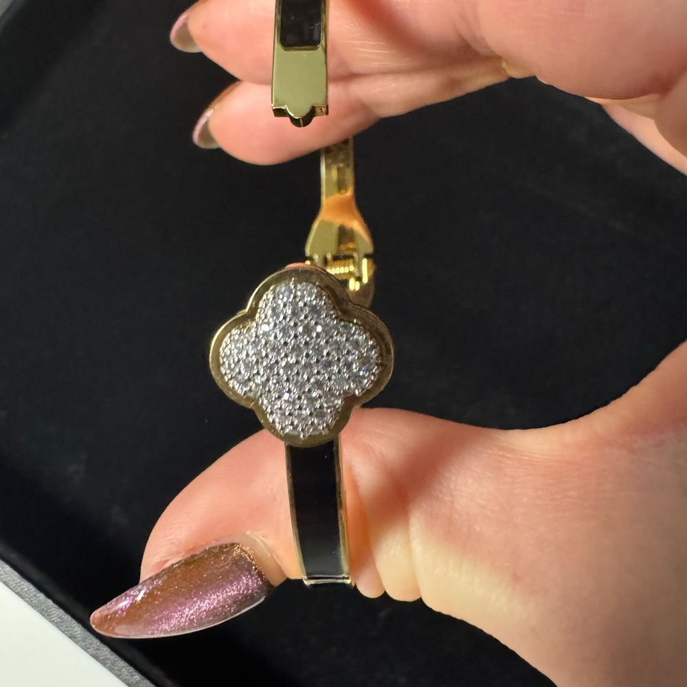 Gold and Black Clover Pavé Bangle Bracelet - Picture 4 of 5